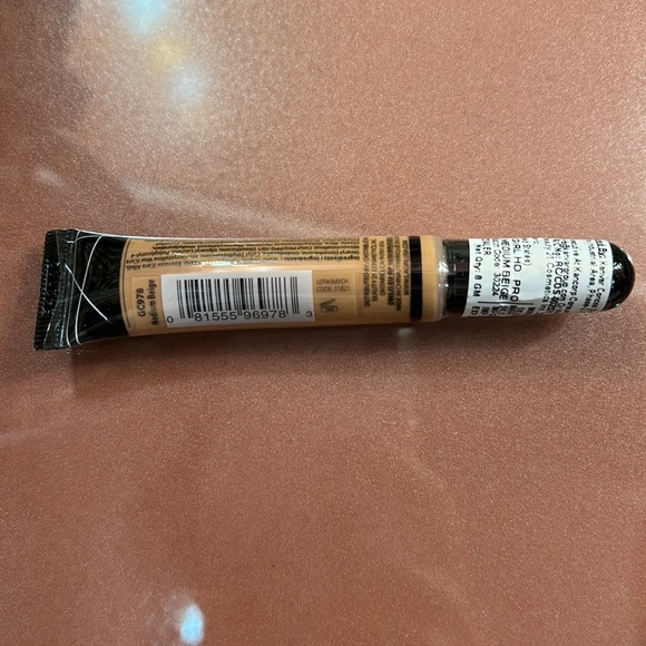 NEW LA GIRL CONCEALER - MEDIUM BEIGE - Picture 2 of 2